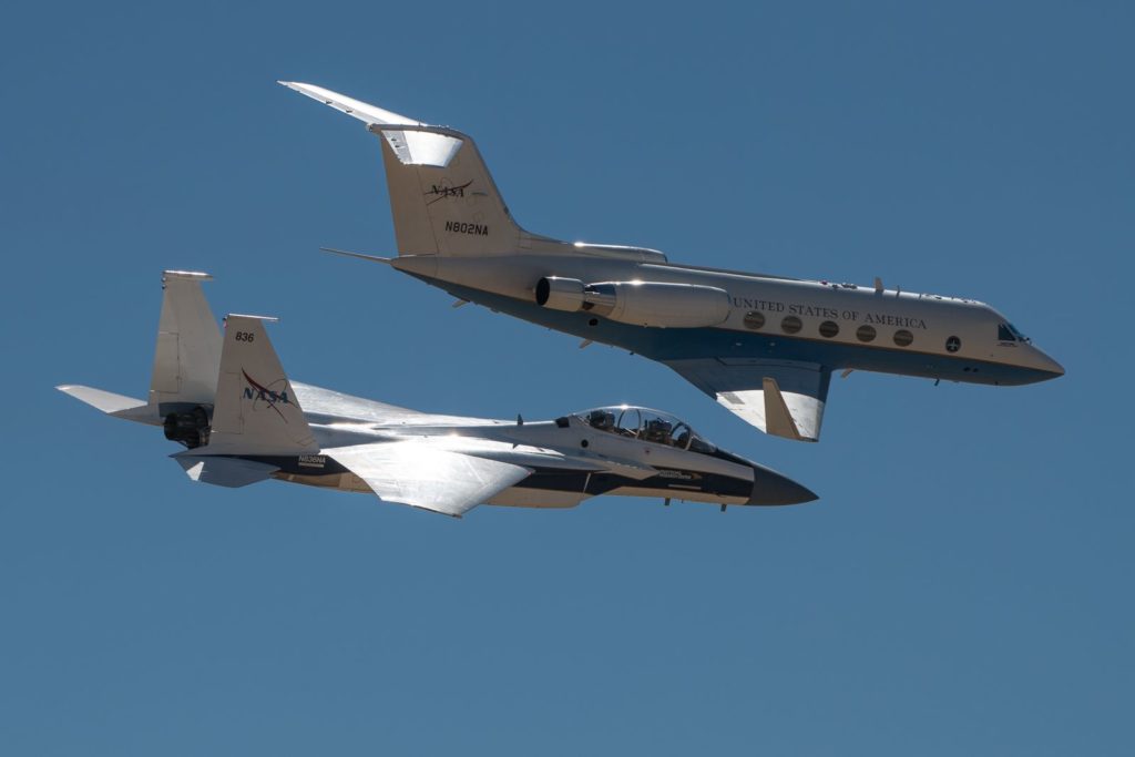 NASA F-15B et Gulfstream